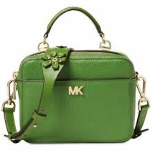 P526-NWOT Michael Kors Green Pebble Flower Rivet Strap Crossbody